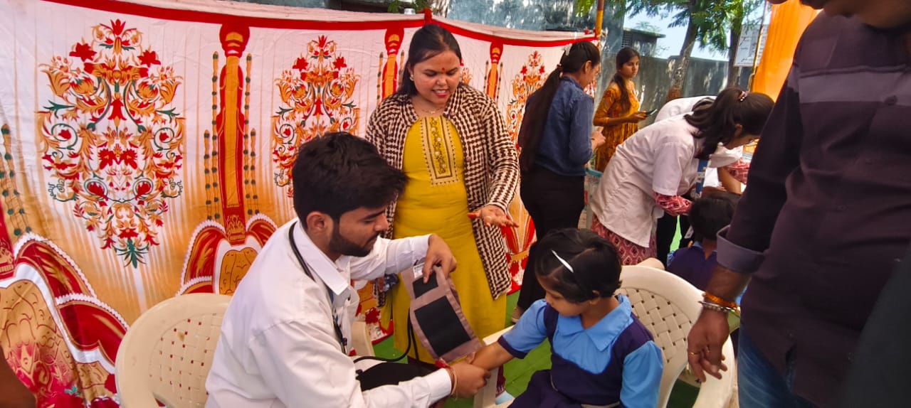 On 15 January 2026, the day began with Jagar and a yoga session. Thereafter, NSS volunteers, along with the Head of the Pharmacology Department and faculty members, in collaboration with the Primary H